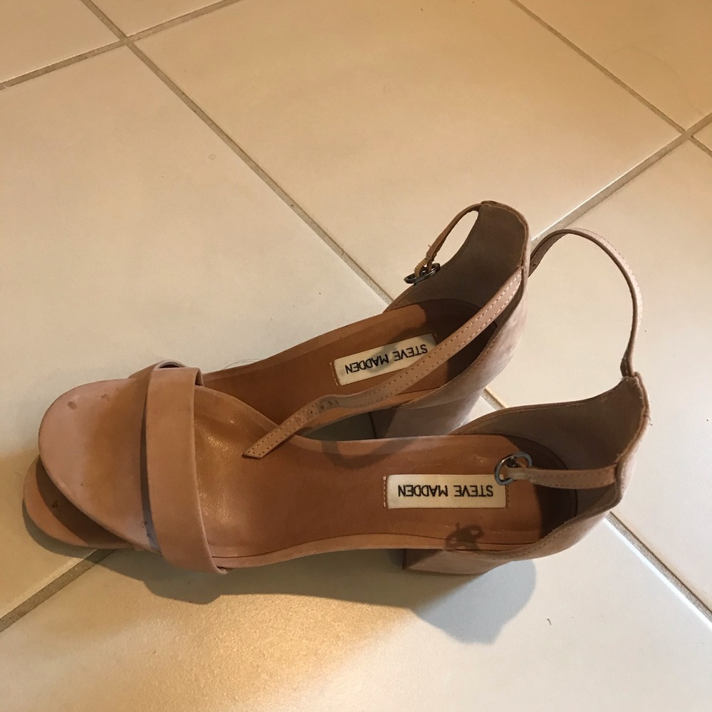 Steve Madden Tan low Heel Sandals 8.5